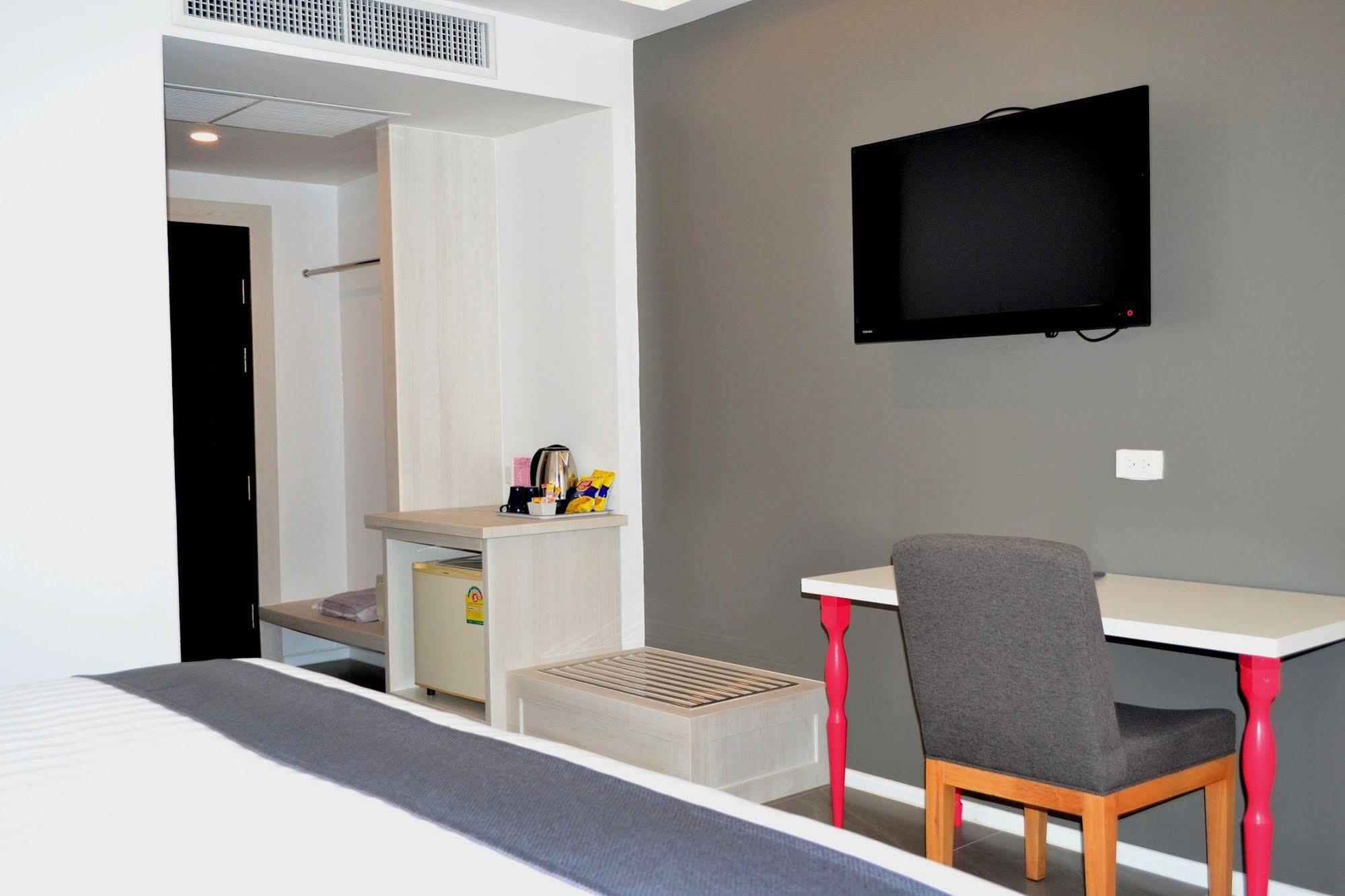 Flipper Lodge Hotel - Sha Extra Plus Pattaya Exterior foto