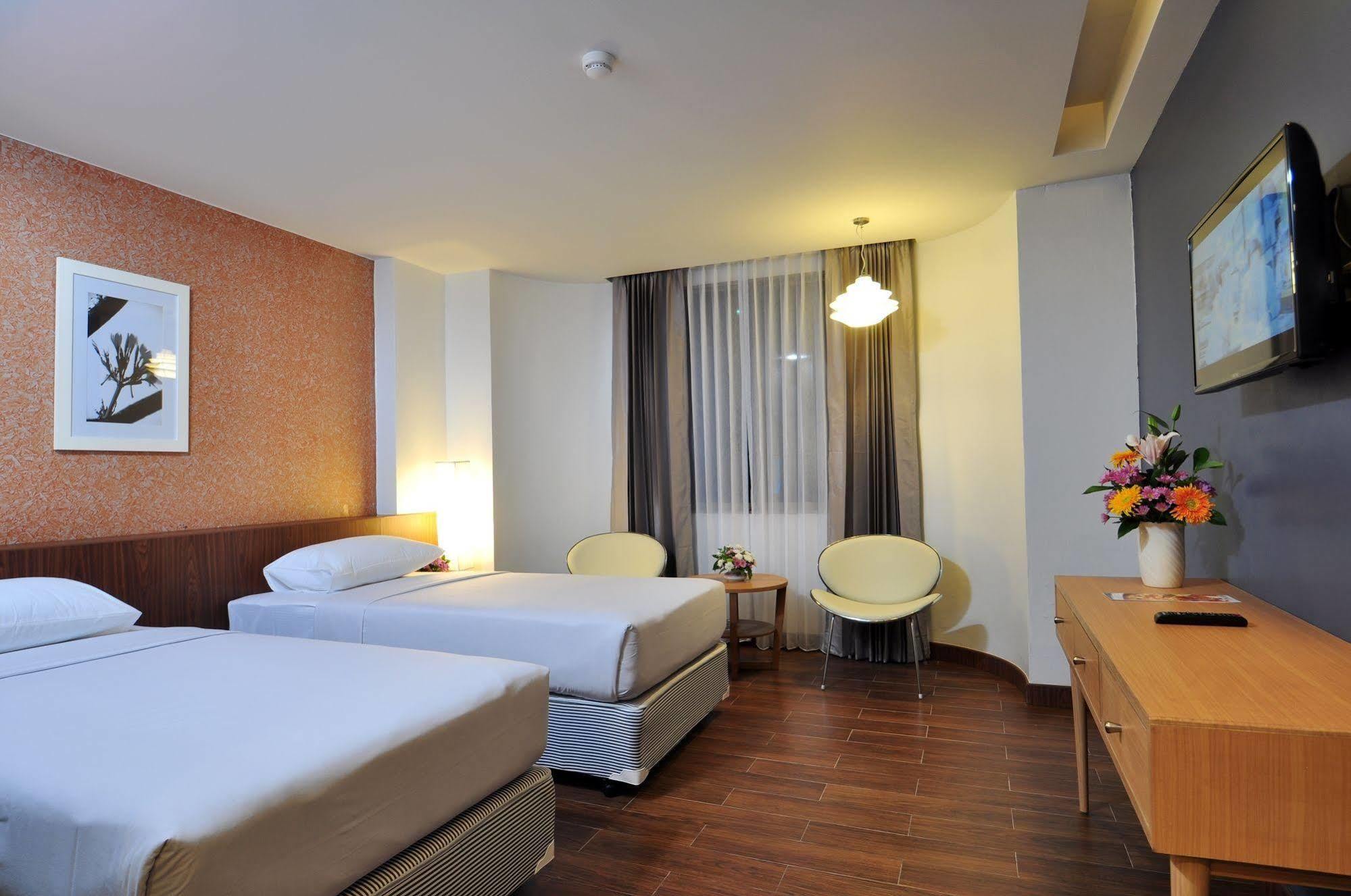 Flipper Lodge Hotel - Sha Extra Plus Pattaya Exterior foto
